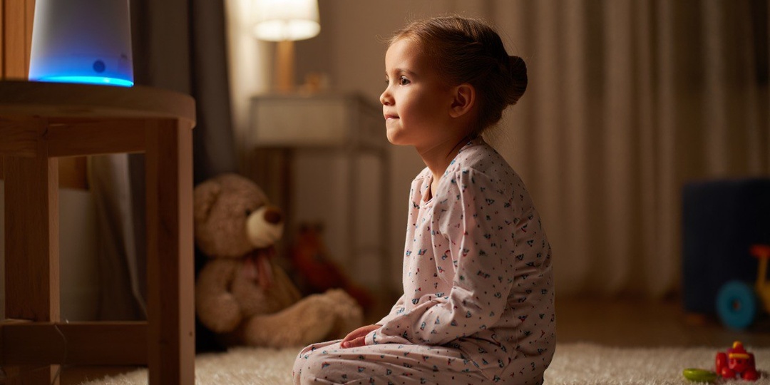 Аудиосказки и умные колонки перед сном: скрытые эффекты для мозга ребёнка