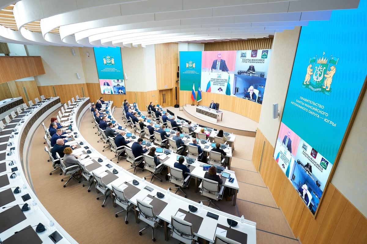    В Югре увеличили финансирование региональных госпрограмм по здравоохранению, спорту, экономике и промышленности