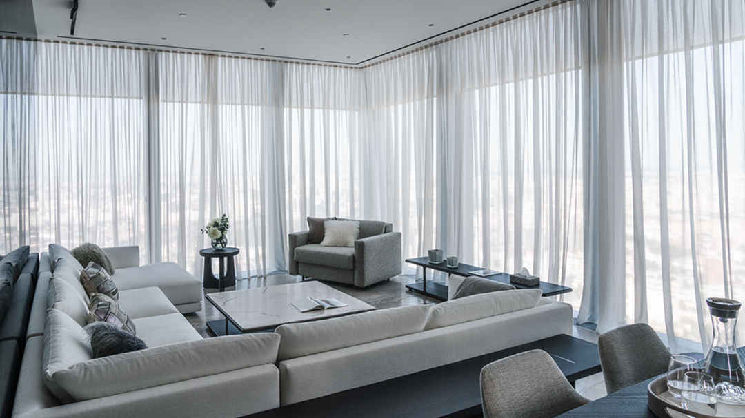 Тюль ARMONIS WHITE, декоративная подушка «Нордик»