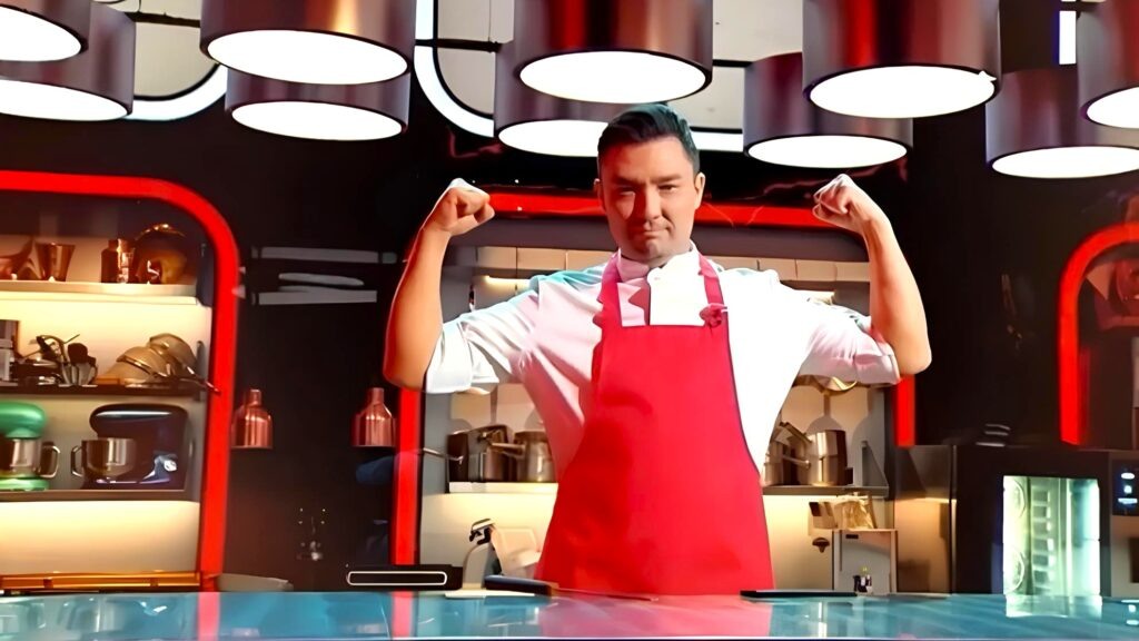     Рустам Арсланов приготовил цыпленка и поразил жюри шоу. Фото: министерство образования Оренбургской области.