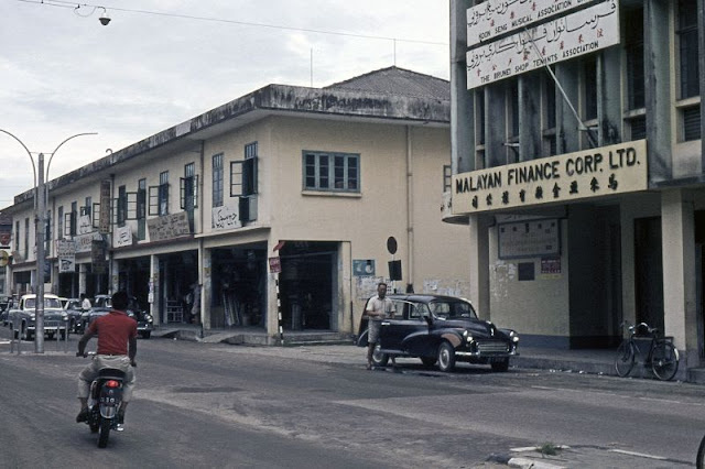 Золотая эпоха правления Омара Али Сайфуддина III и рождение современного государства