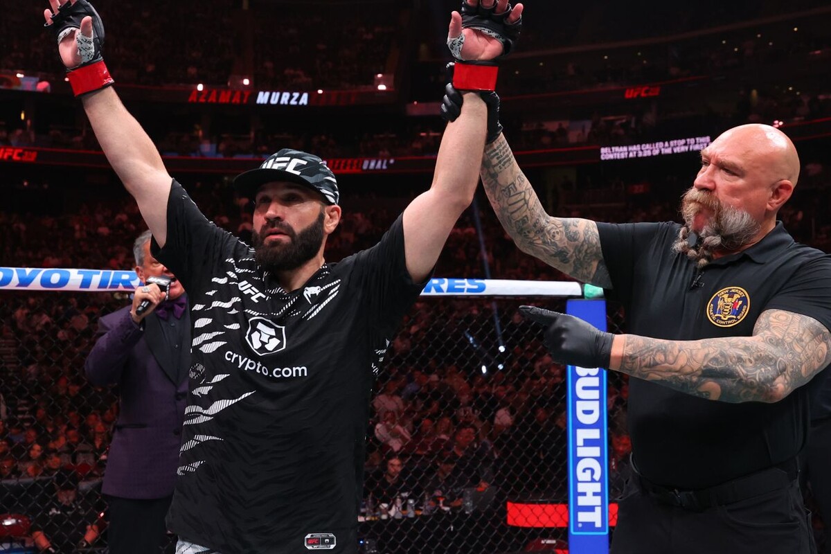     Азамат Мурзаканов