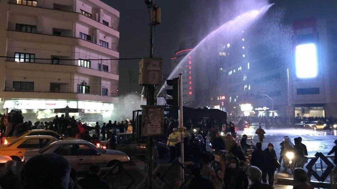 Выступления в Иране охватили более 90 городов. Фото: DPA/TASS