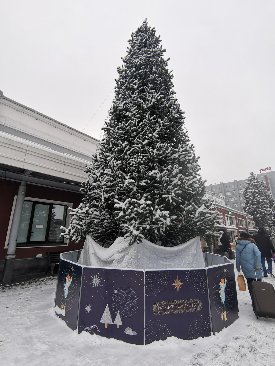 Елка у вокзала