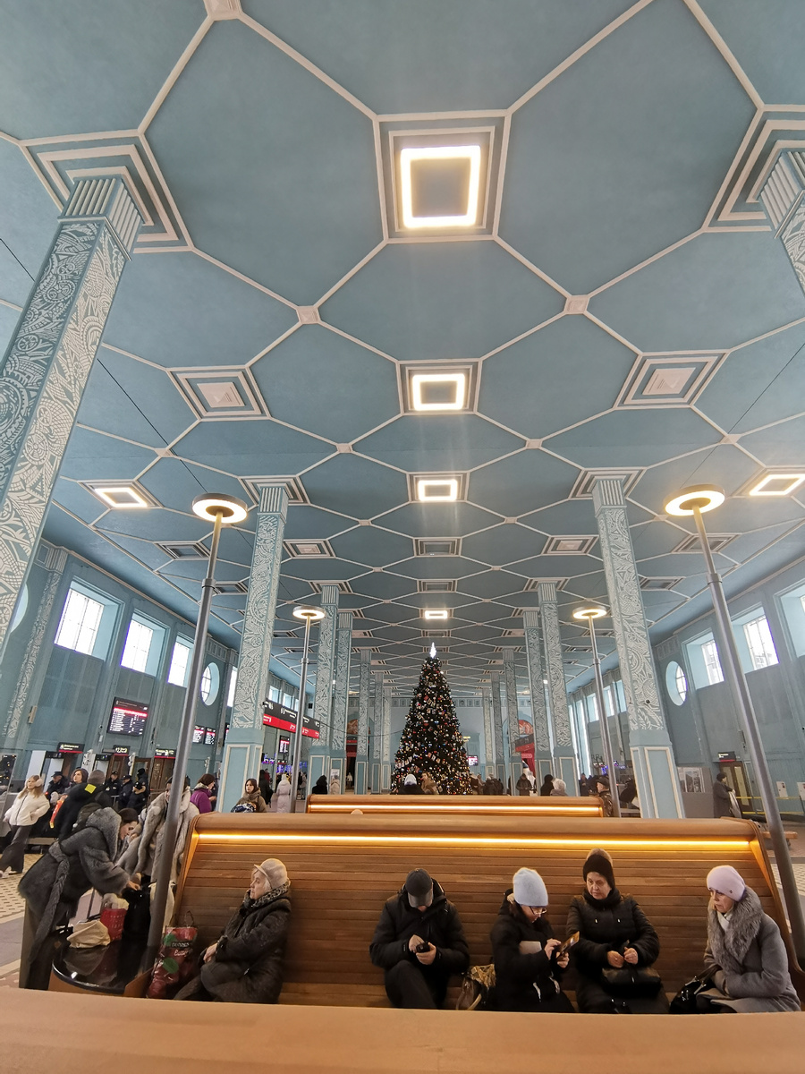 Ивановский вокзал, синий зал, но я бы сказала голубой