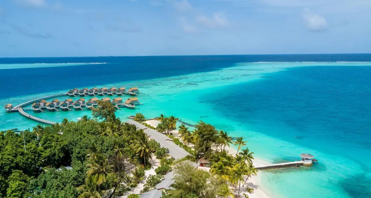 Фото: Centara Ras Fushi overwater villa. 