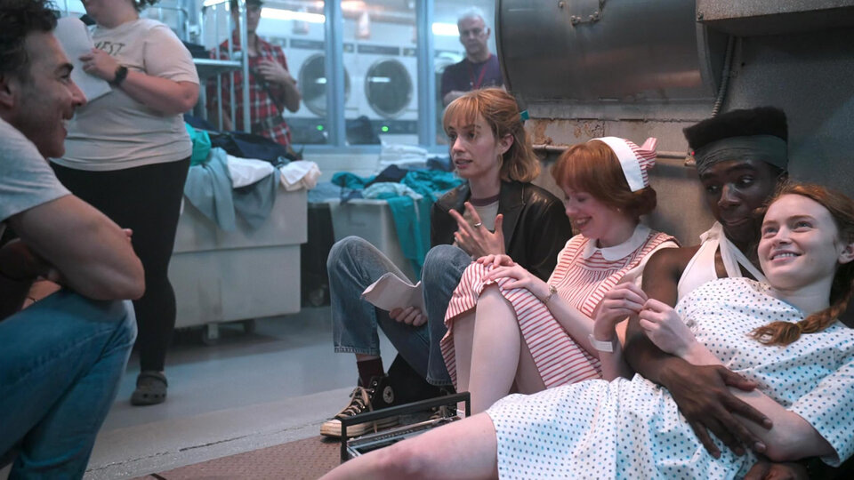    Шон Леви, Майя Хоук, Эмибет Макналти, Калеб Маклафлин и Сэди Синк