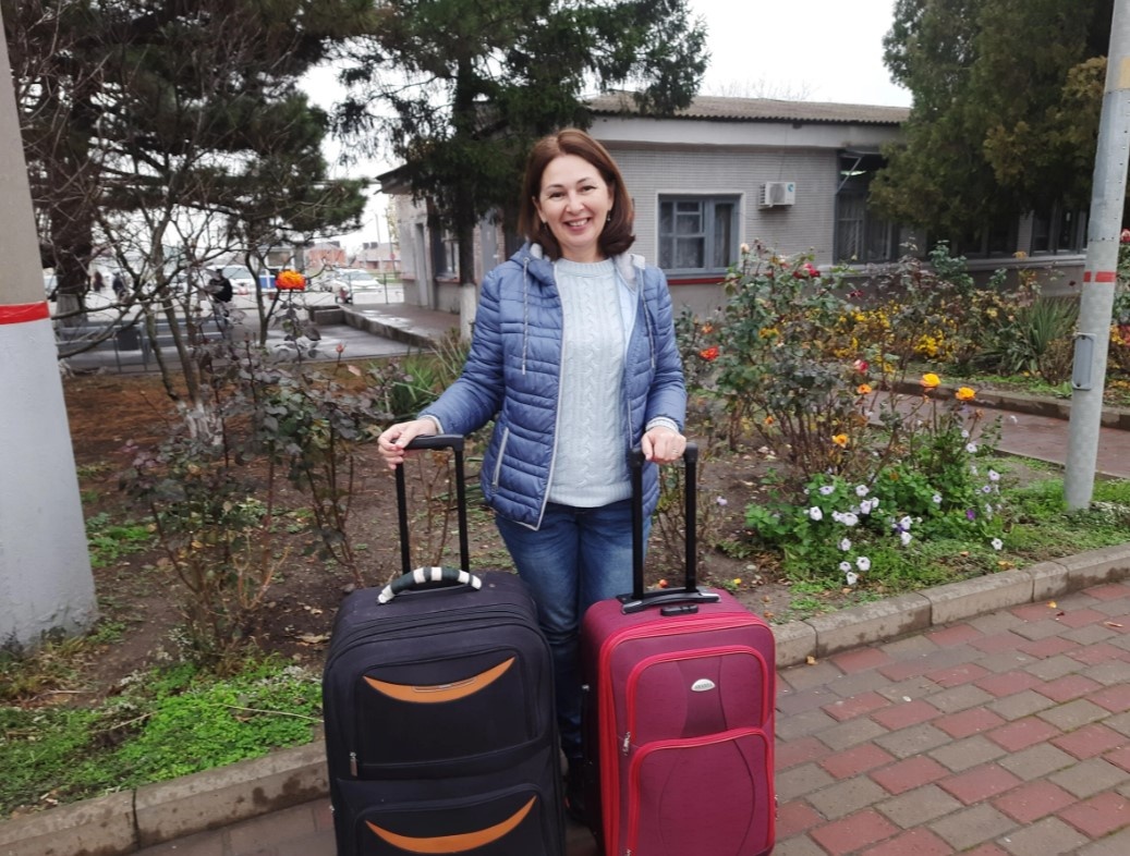 Хорошо уезжать когда розы ещё цветут)