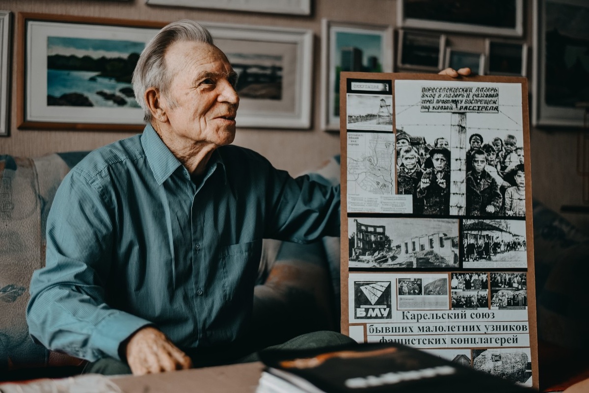    Вот с эти плакатом Алексей Михайлович приходит к школьникам. Фото: "Республика" / Лилия Кончакова