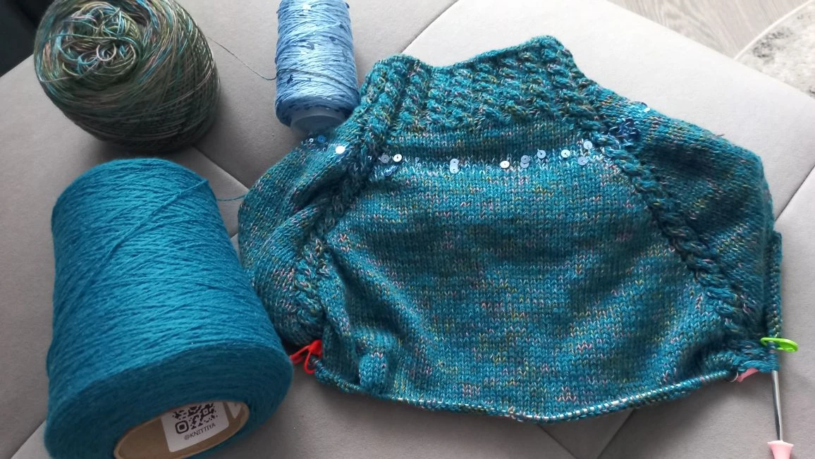 1. Свитер себе "Бирюзово-пошкарябаный меринос" 