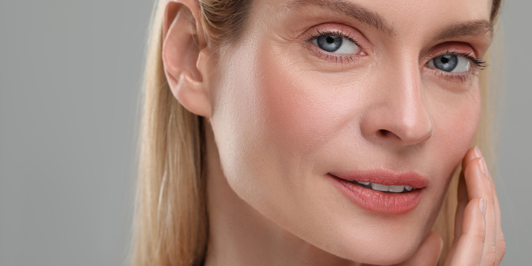 Как культура долголетия проникает в индустрию красоты и трансформирует уход за кожей