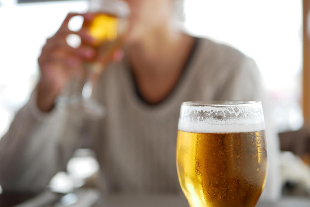 Как справиться с пивным алкоголизмом: работающие подходы. (источник изображения: freepik.com)