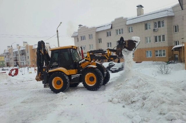    Уборка двора. Фото: АиФ в Туле/ Антонина Афанасьева