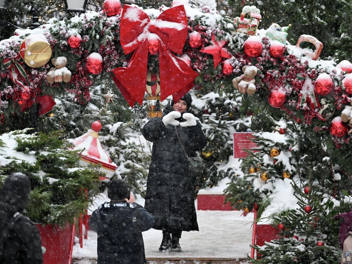    Горожане на улице Кузнецкий мост в Москве | © РИА Новости / Станислав Красильников