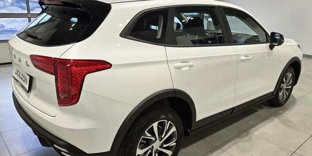 Автомобилисты переходят на российский автопром, продажи у китайцев обрушились