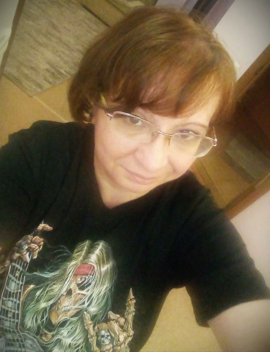 И это тоже я. Сейчас такая, только волосы чёрные. Фото со стораницы соцсети