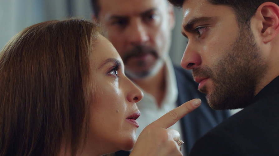 Кадр из трейлера второго сезона сериала «Клюквенный щербет» (Kızılcık Şerbeti). Реж. Кетджхе, Gold Film / Show TV, 2023