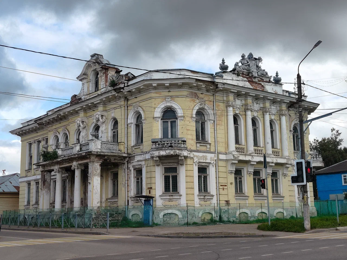 Дом Неворотиных в Бежецке. Автор фотографий мой друг и товарищ Костя Троицкий.