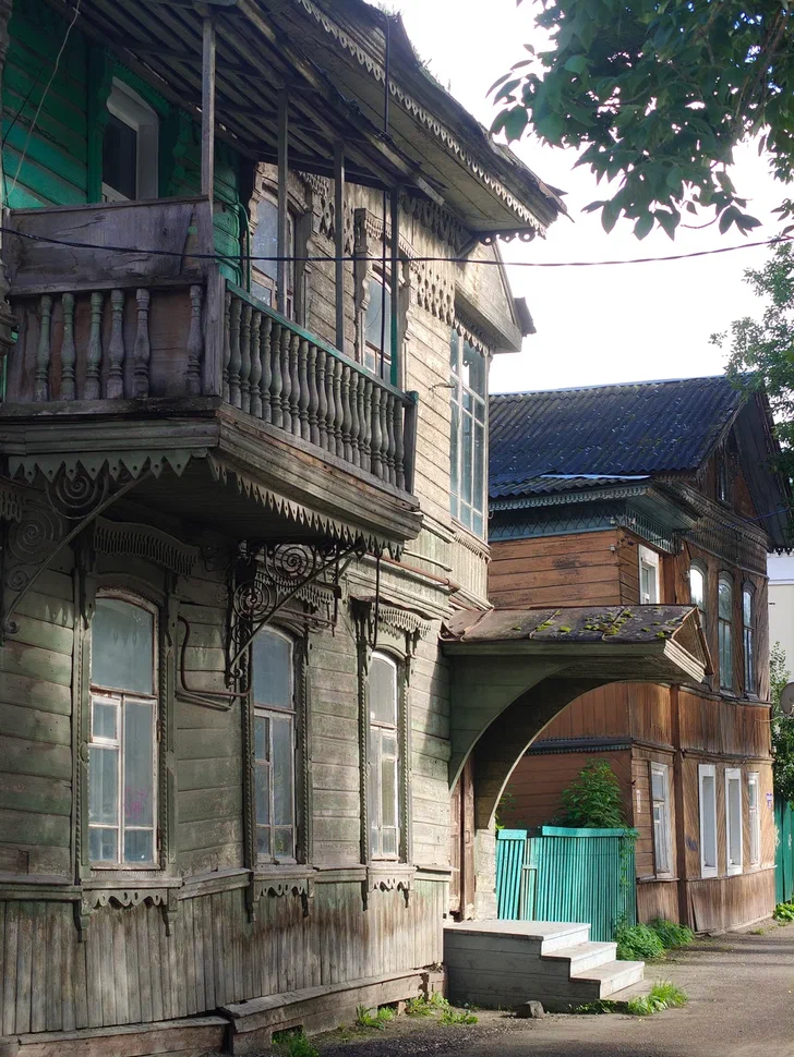 Ещё несколько домов на Большой.