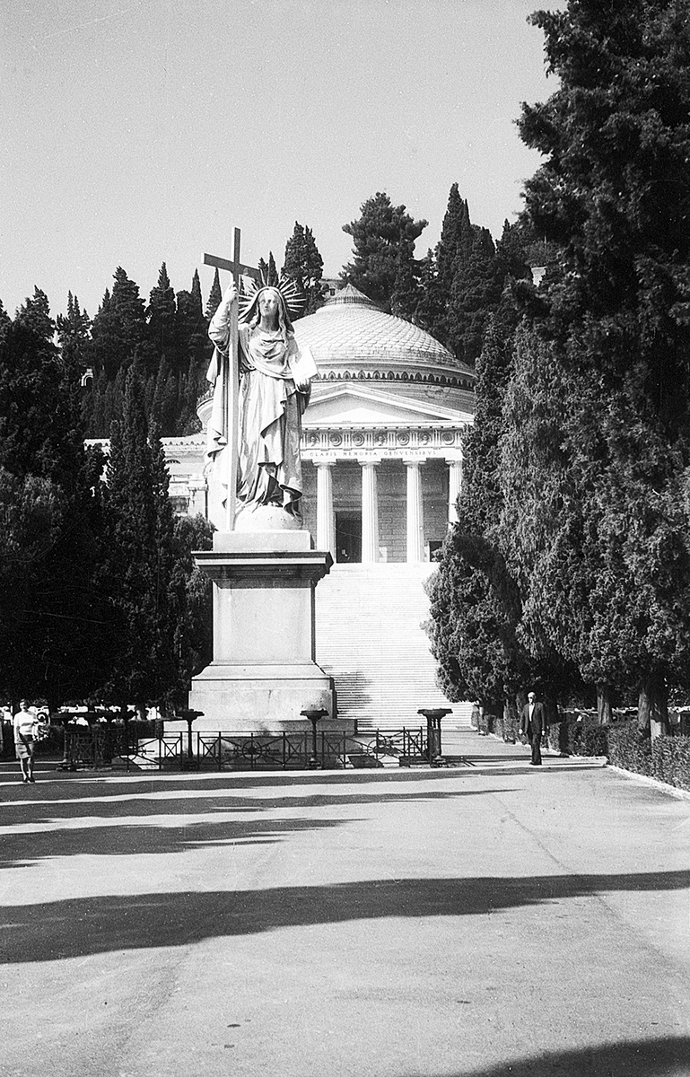 Монументальное кладбище Стальено, сентябрь 1972 года