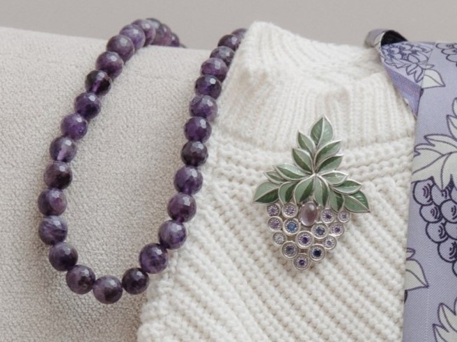 Бренд TRIORA, коллекция Италия: колье из натурального аметиста, дизайнерская брошь и шелковый шарфик Твилли