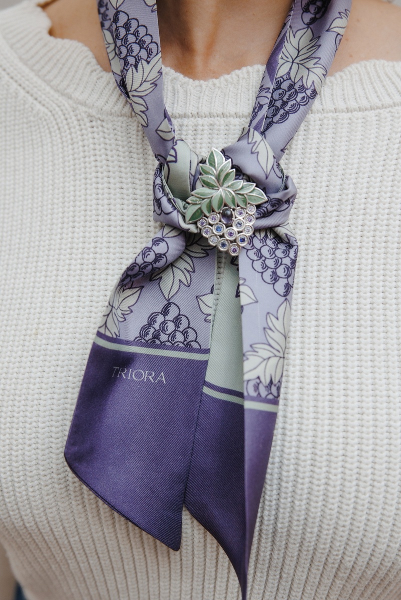 Бренд TRIORA, коллекция Италия: колье из натурального аметиста, дизайнерская брошь и шелковый шарфик Твилли