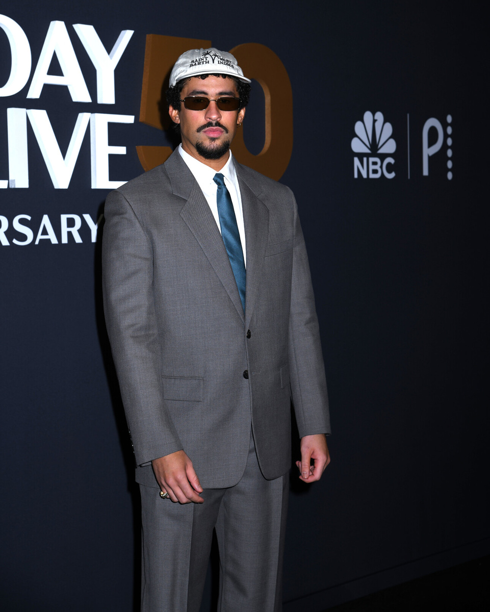     Bad Bunny умело сочетает разные стили