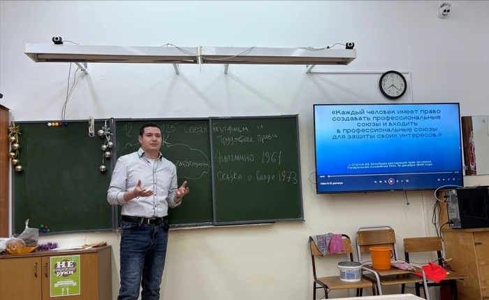 Учителям грозят проверки за смену темы «Разговоров о важном» на обсуждение трудовых прав