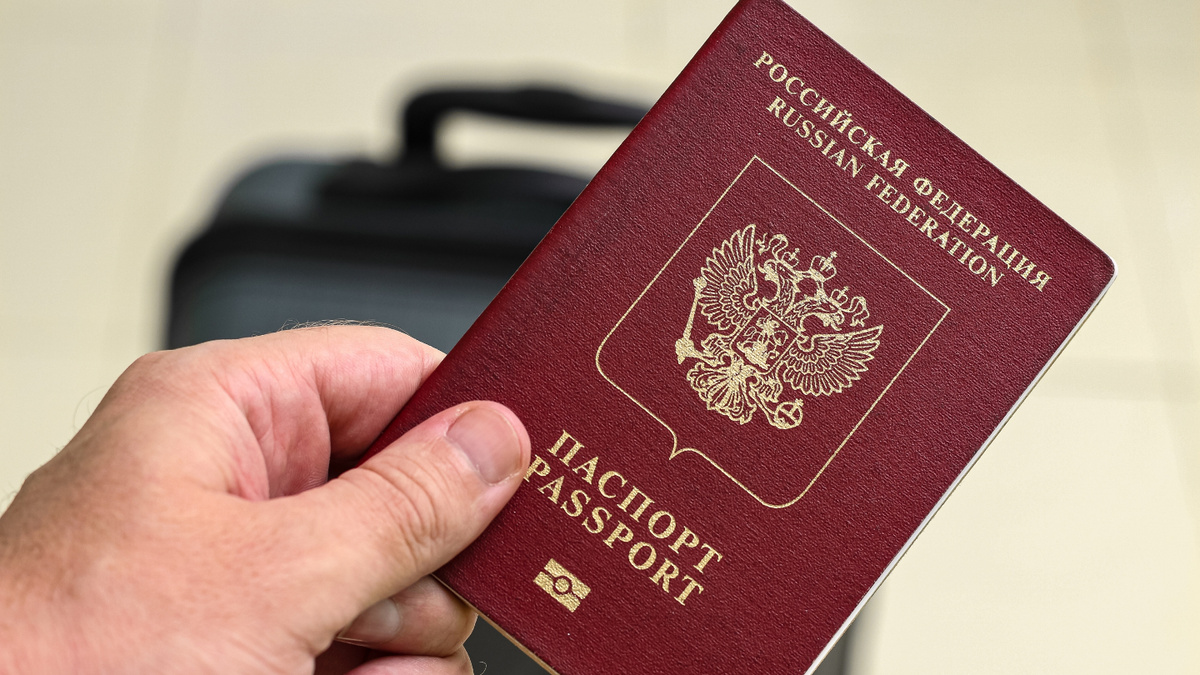     Фото: Denis.Vostrikov/Shutterstock/FOTODOM Российский паспорт предоставляет безвизовый въезд или получение визы по прибытии в 113 стран и территорий