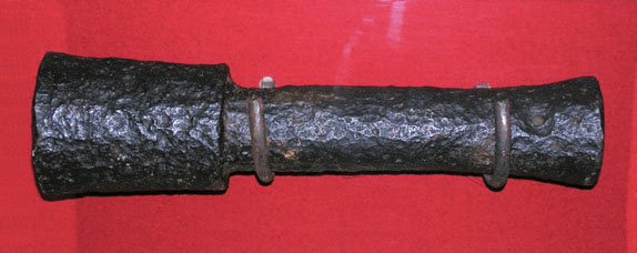 Тюфяк XIV в. [2]
Фотография ранней пушки (из питерского артиллерийского музея) прислана потомком булгар Олегом Мальченко (Одесса).