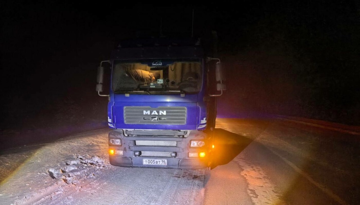    Госавтоинспекторы оказали помощь следовавшему в Ханты-Мансийск водителю