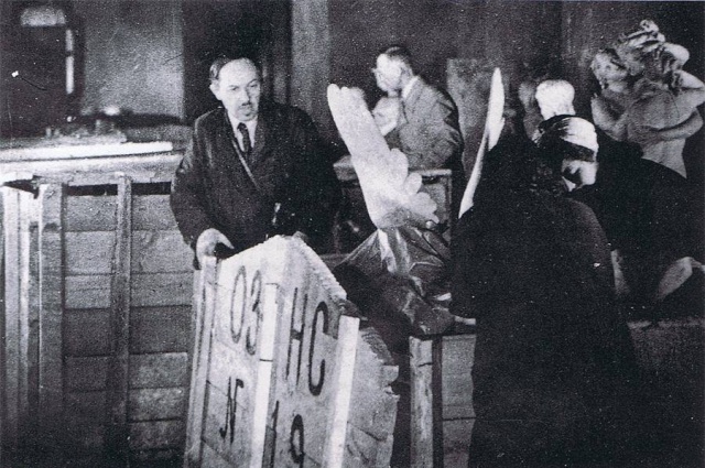 Гонка со временем. На упаковку миллионов предметов были считанные дни. Работали круглосуточно.