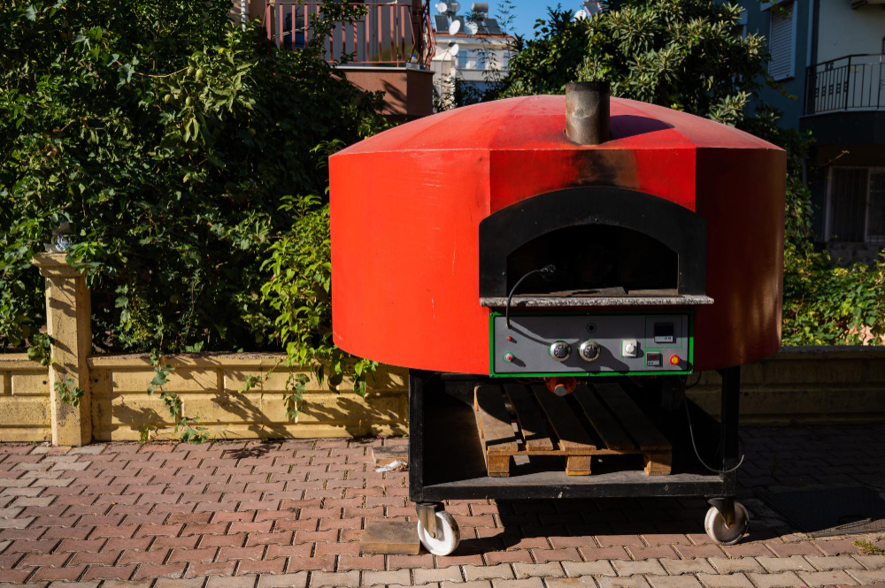 Самодельная коптильня на садовом участке