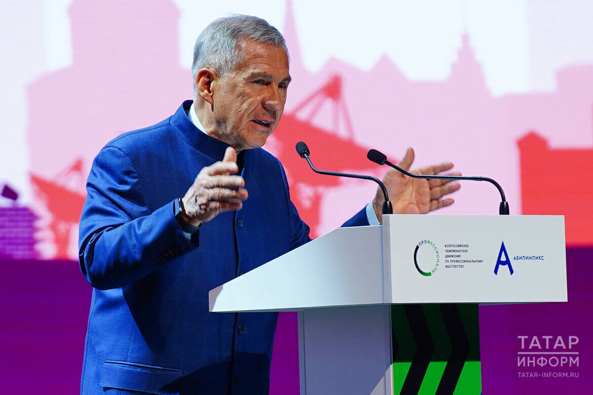Рустам Минниханов встретился сегодня с победителями и призерами профессиональных чемпионатовФото: © Владимир Васильев / «Татар-информ»