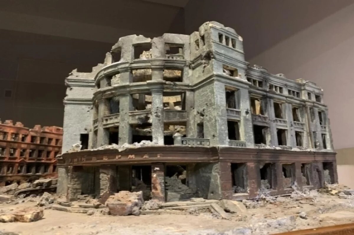    Поднимали из руин.