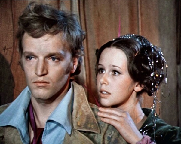 С Евгенией Симоновой. Кадр из фильма «Под крышами Монмартра» (1975)