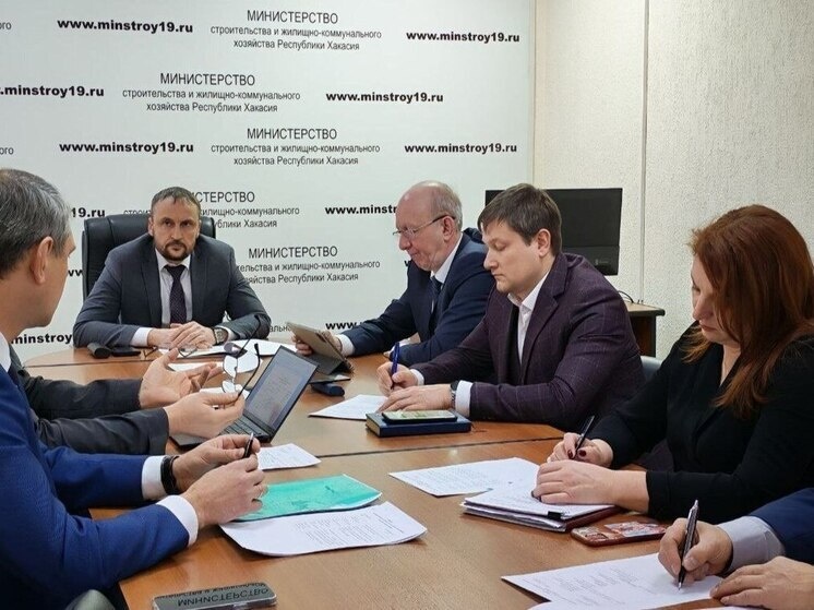     Фото: официальный телеграм-канал министра ЖКХ по РХ Максима Виноградова