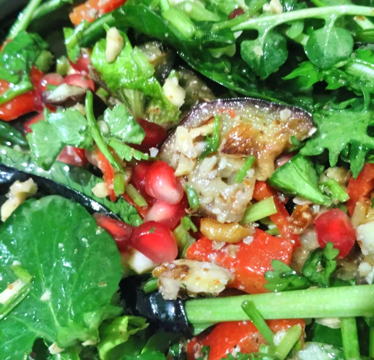 Салат с жареным баклажаном