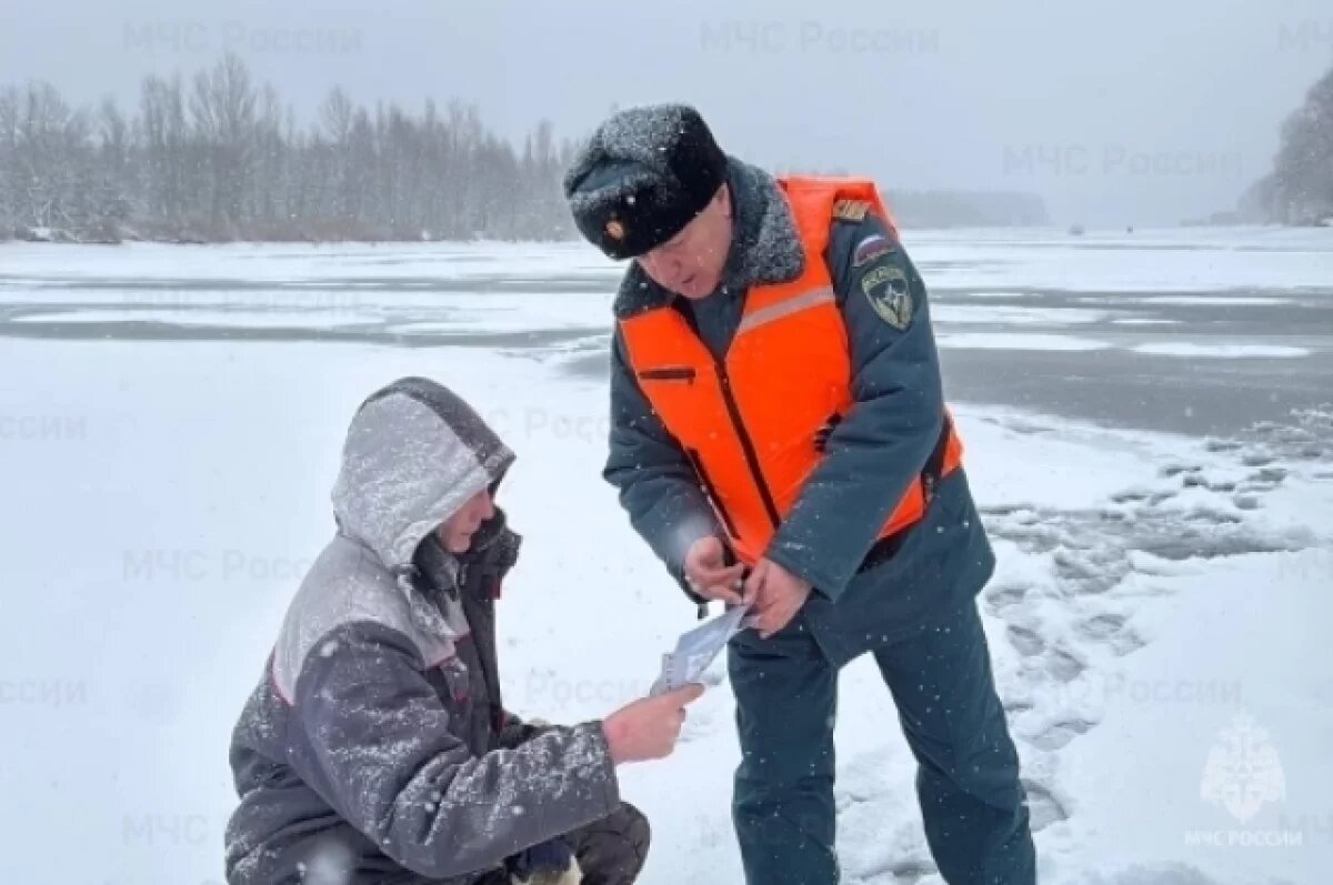    Лед на большинстве водоёмов Белгородской области стал достаточно прочным