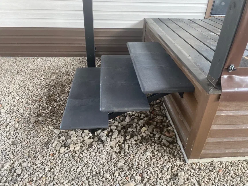 Лестница на металлокаркасе от WeEco