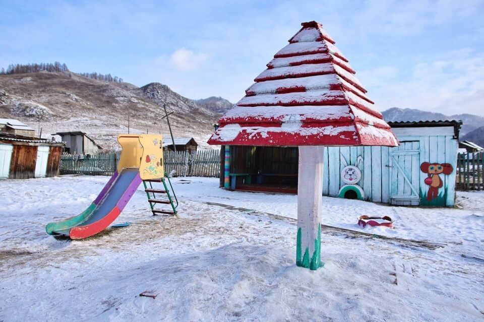    Детский сад и школа в селе Мыюта. Источник: t.me/turchak_andrey