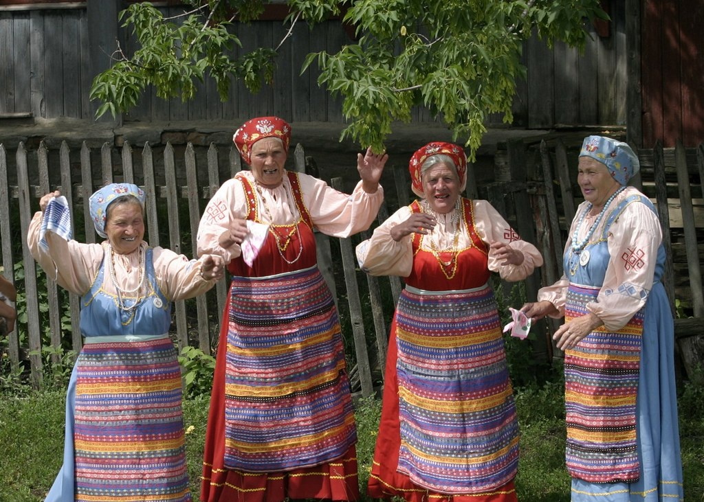 "Берёзовские напевы" - фольклорный коллектив, образовавшийся под управлением ЗРК Вохова Н.В.