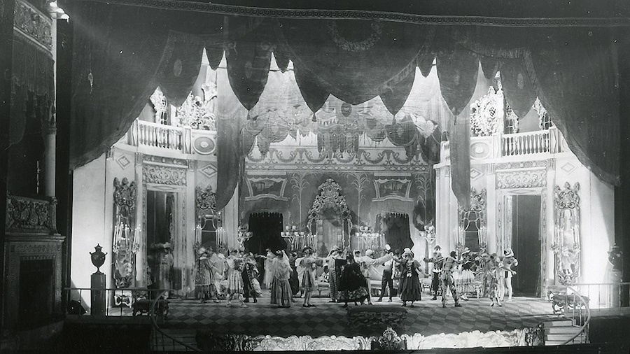 «Маскарад» в постановке Всеволода Мейерхольда. Сцена из спектакля