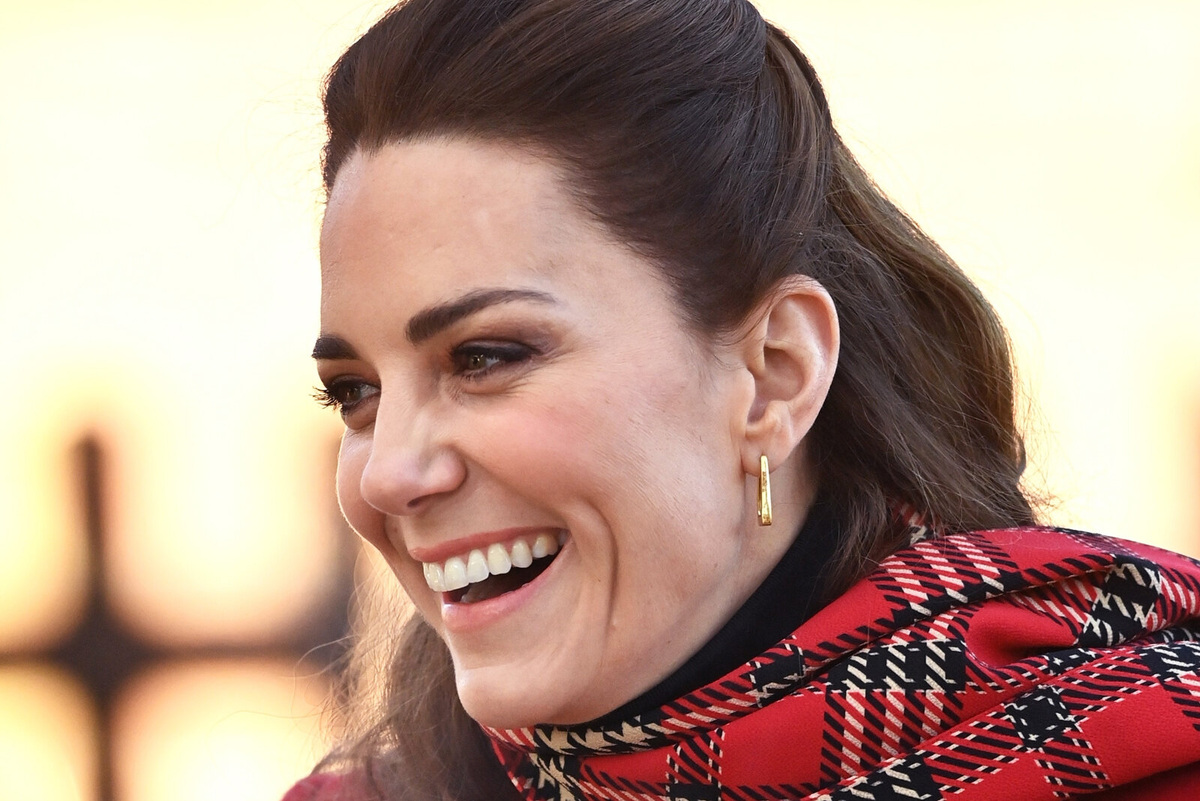     «Волшебный момент»: Кейт Миддлтон с мамой и сестрой шокировали персонал французского бистро