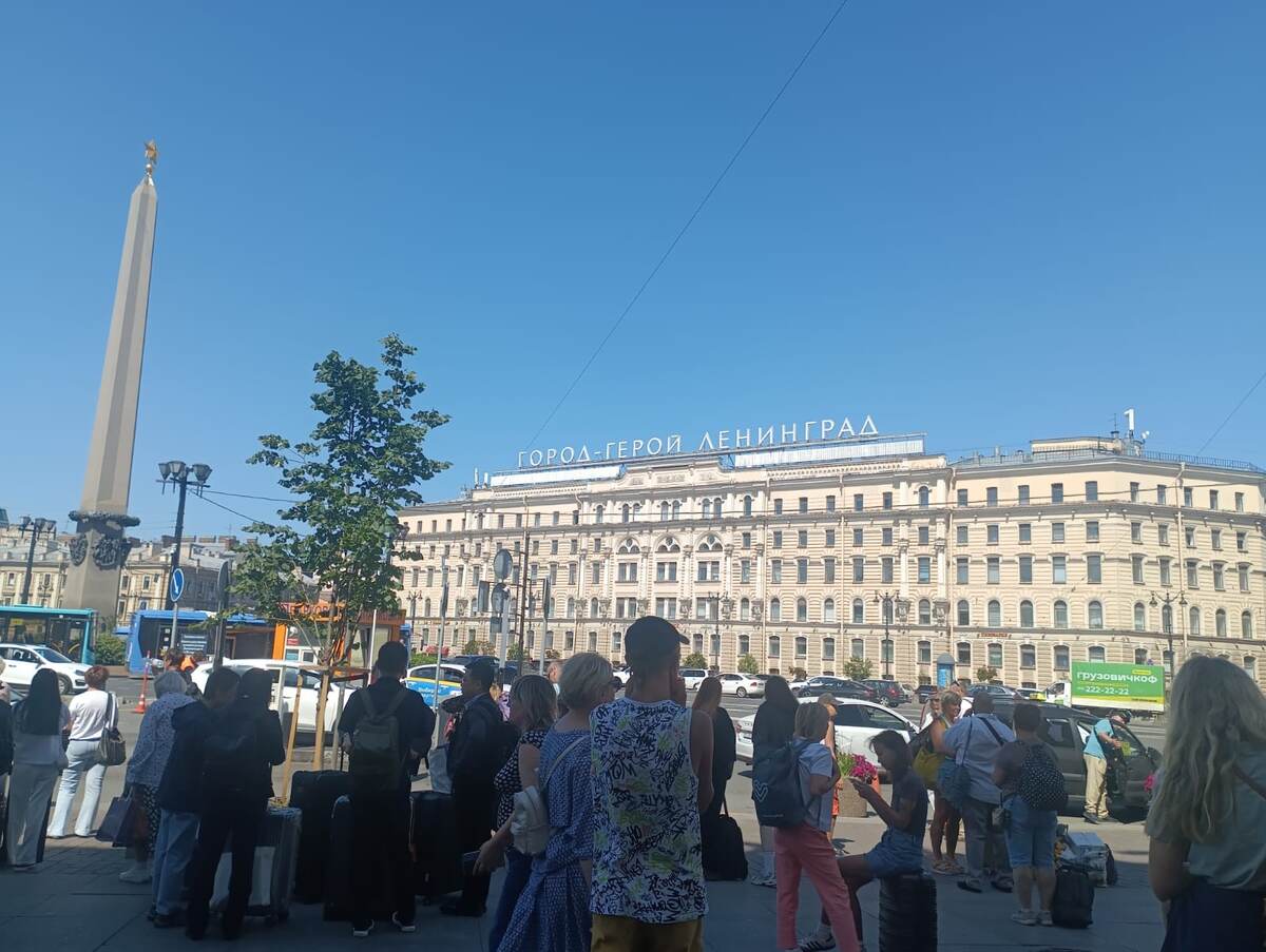 Московский вокзал. Прибытие в 12:25