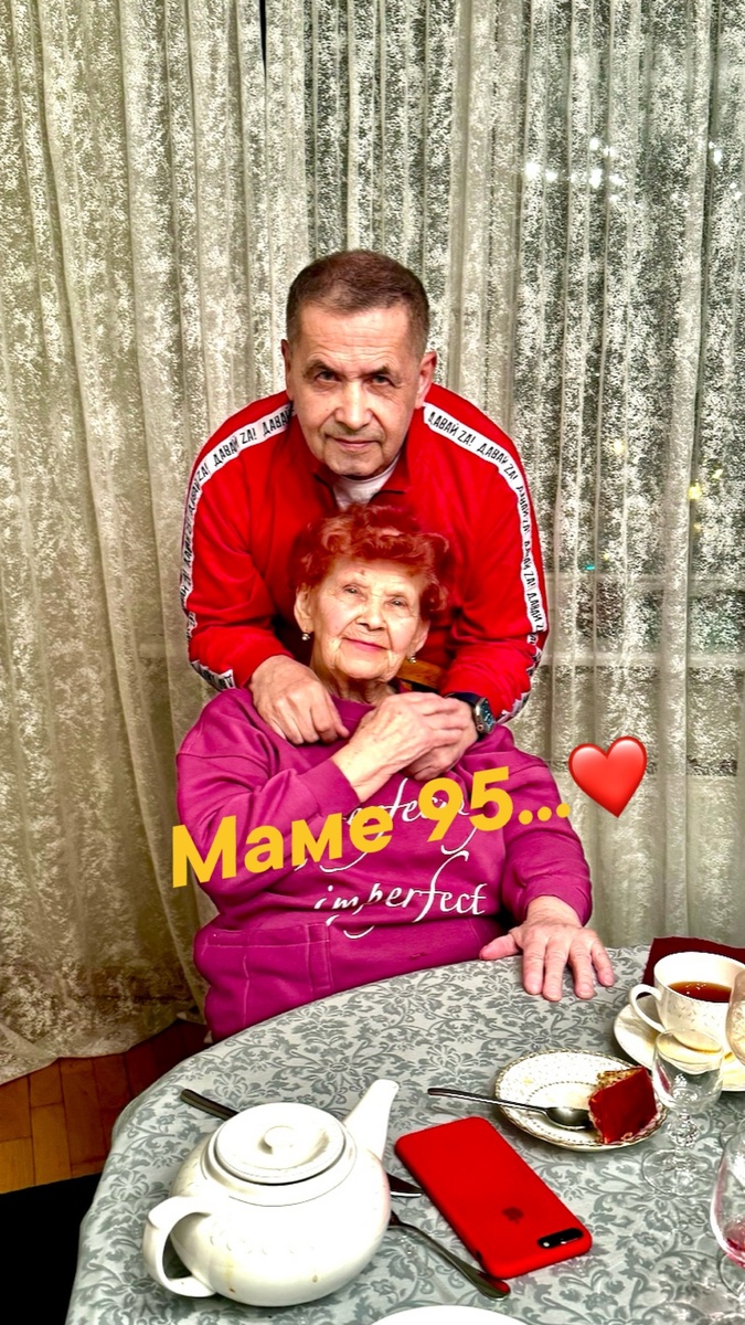 Николай Расторгуев с мамой в марте 2025 года. Фото: https://vk.com/