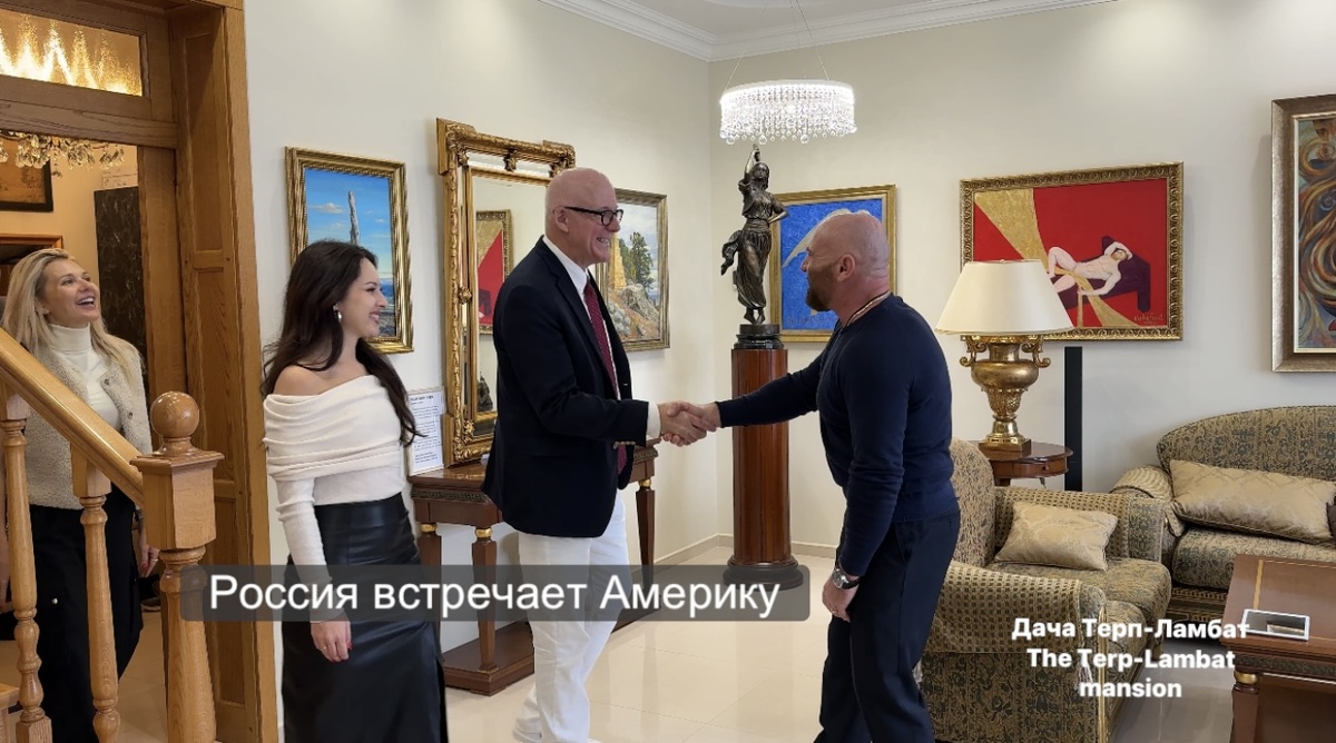 Виктор Фецит встречает Питера Фровайна на своей даче в Крыму. Кадр из подкаста 