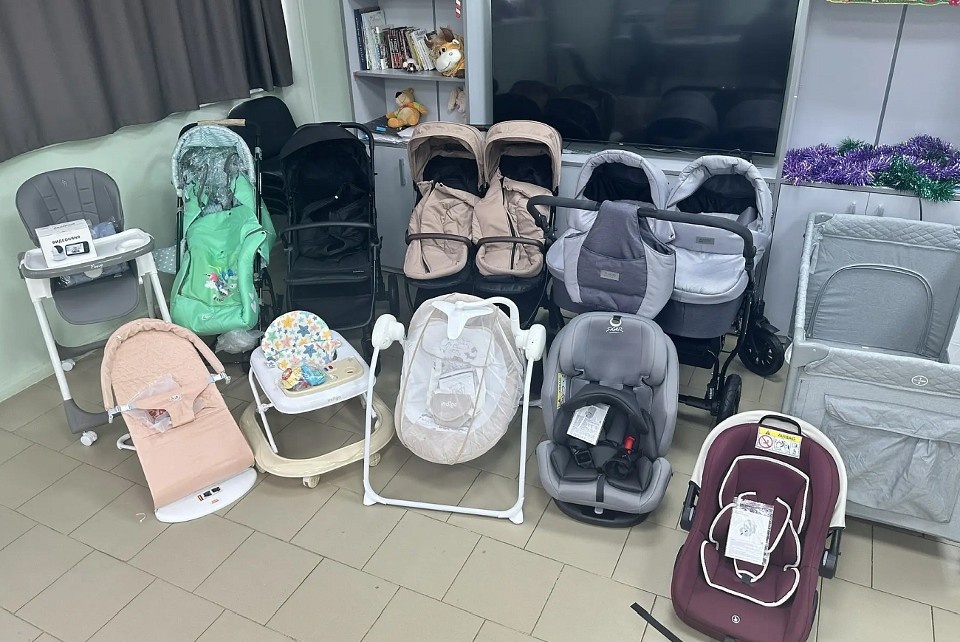    В пунктах проката семьи могут взять бесплатно в аренду предметы 15 наименований. Фото: Минсемьи Тверской области