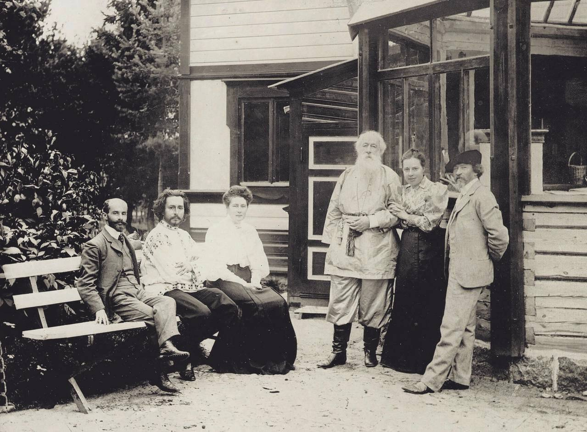 Карл Карлович Булла (1855–1929)
Скульптор И. Я. Гинцбург, писатель Л. Н. Андреев, 
А. М. Андреева, В. В. Стасов, Н. Б. Нордман, И. Е. Репин 
у зимней веранды в Пенатах
1905
Фотография
НИМ РАХ