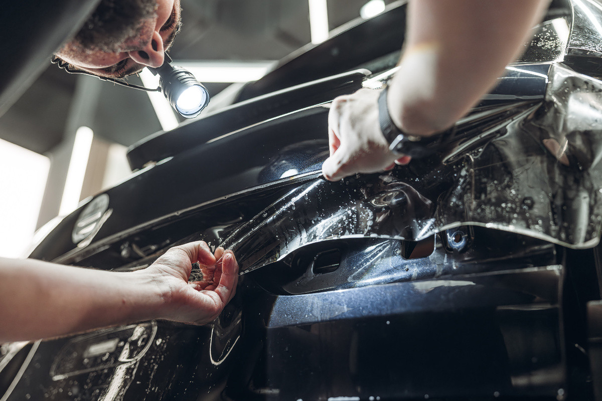 Пример повреждений кузова без защиты и с PPF-плёнкой